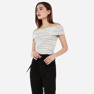 EXPRESS 🌟 Ribbed Off The Shoulder Crop Top / Tee